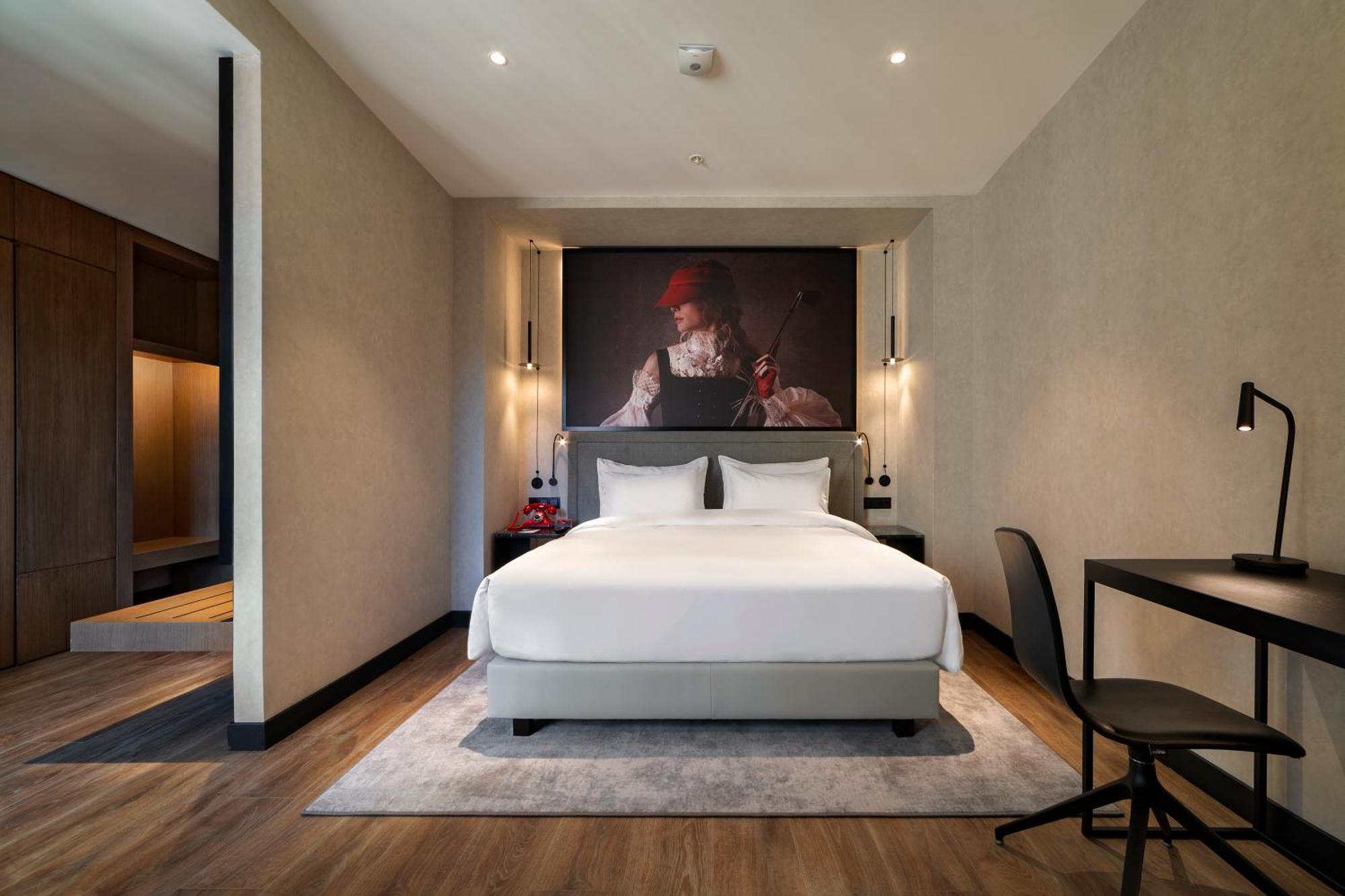 فندق Radisson Red 5*