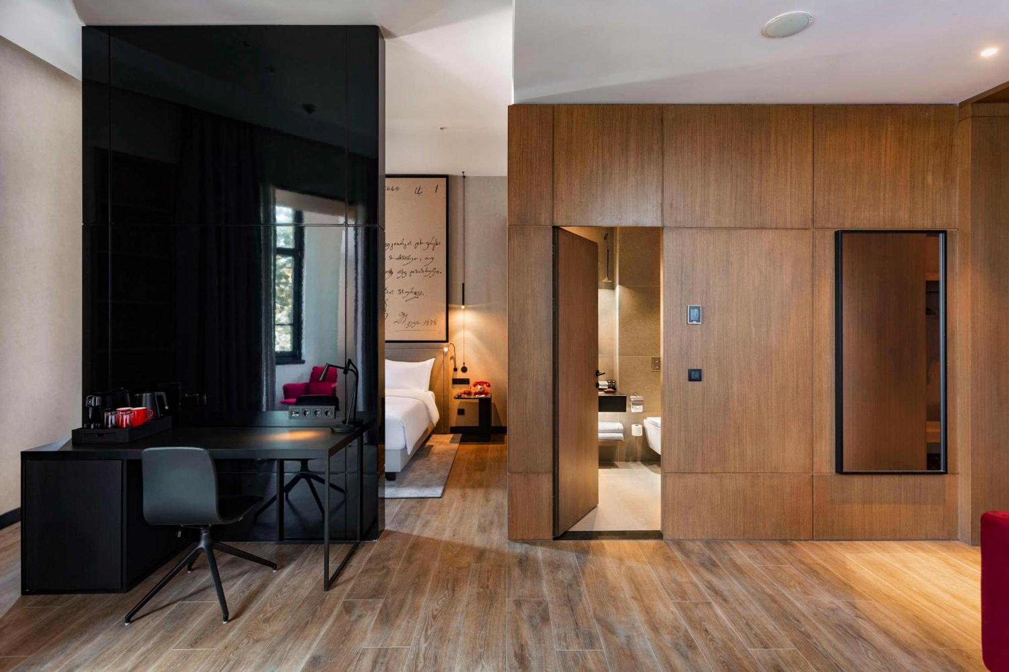 Radisson Red 5*