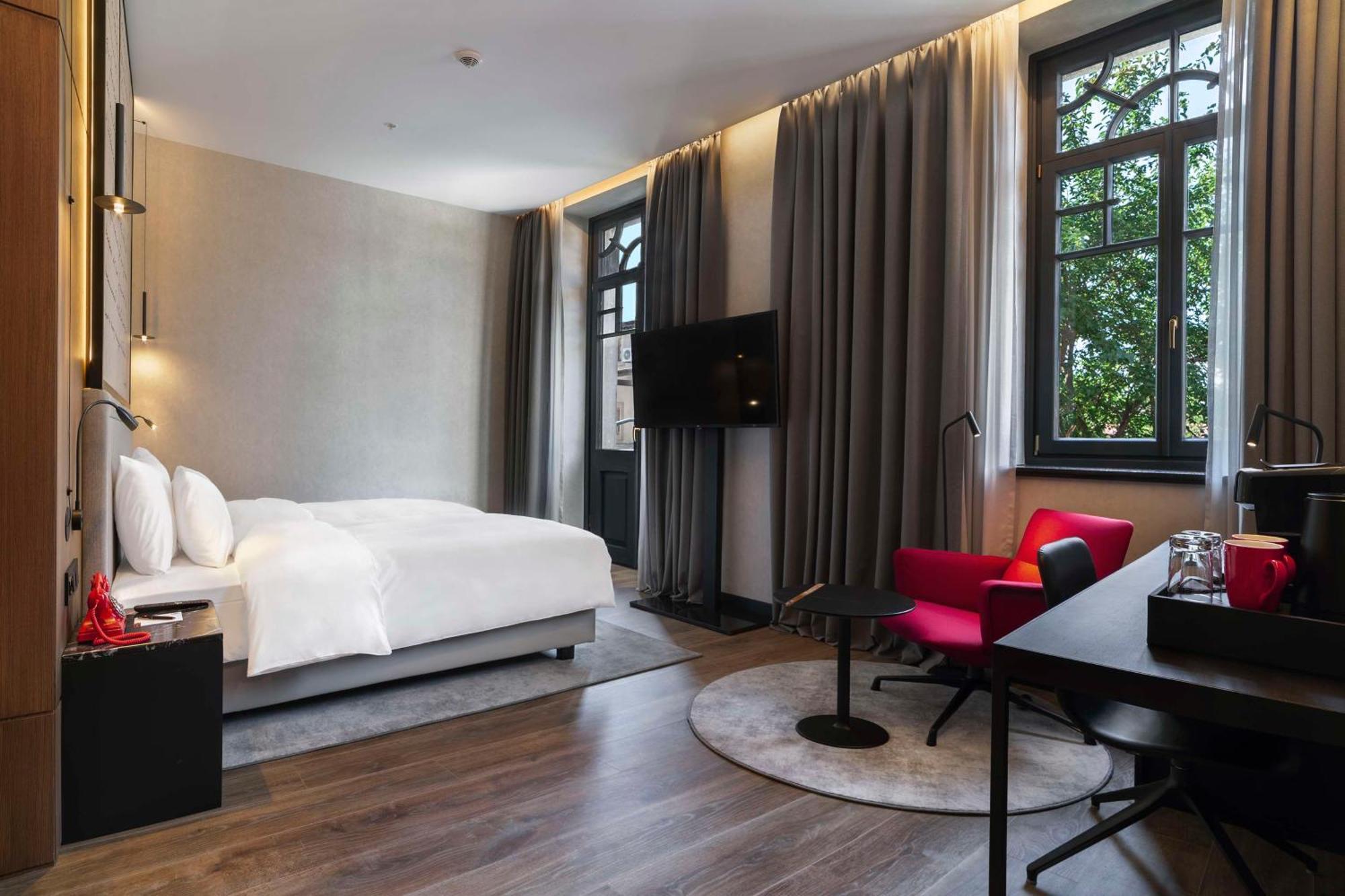 فندق Radisson Red 5*