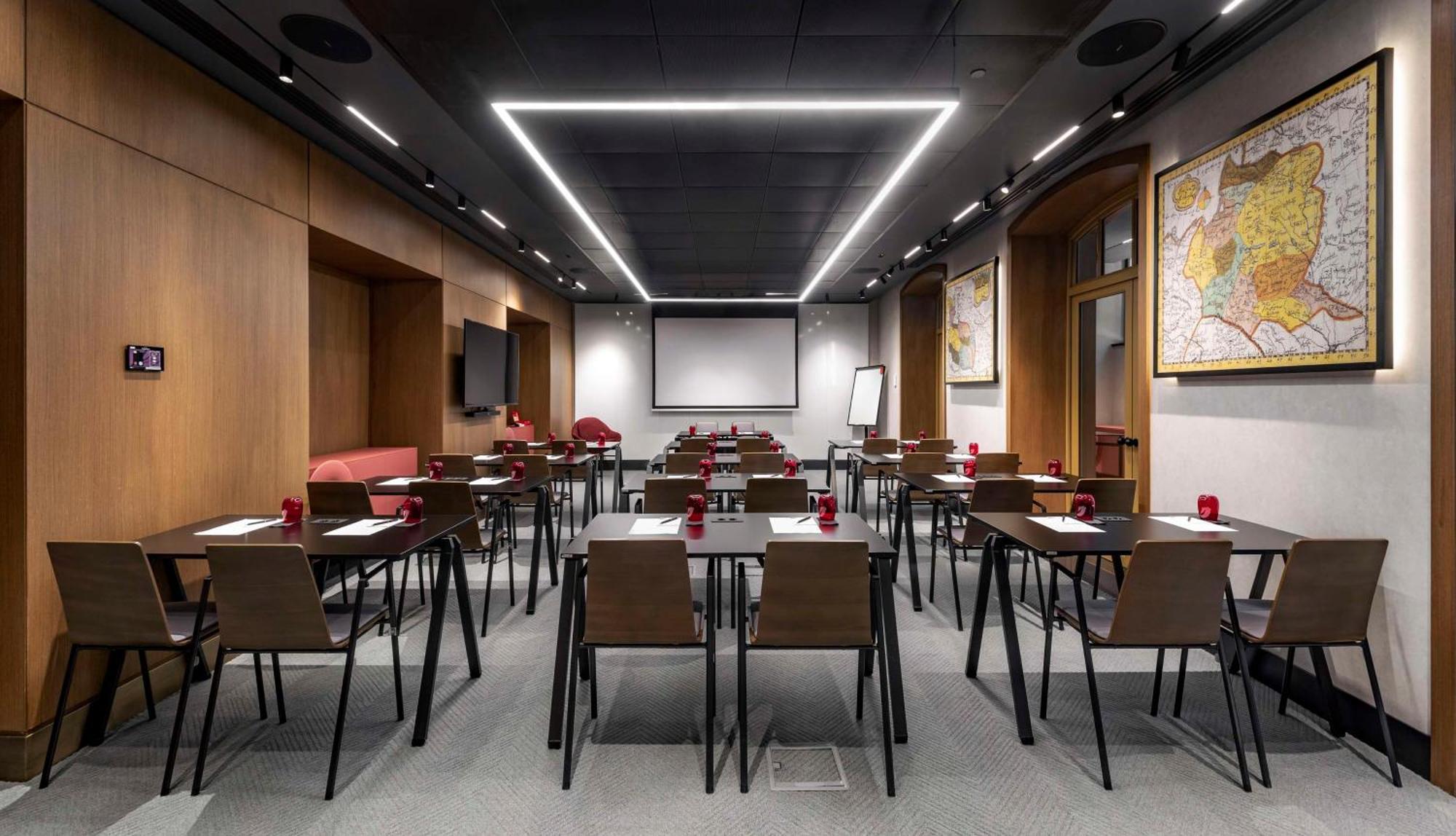 فندق Radisson Red