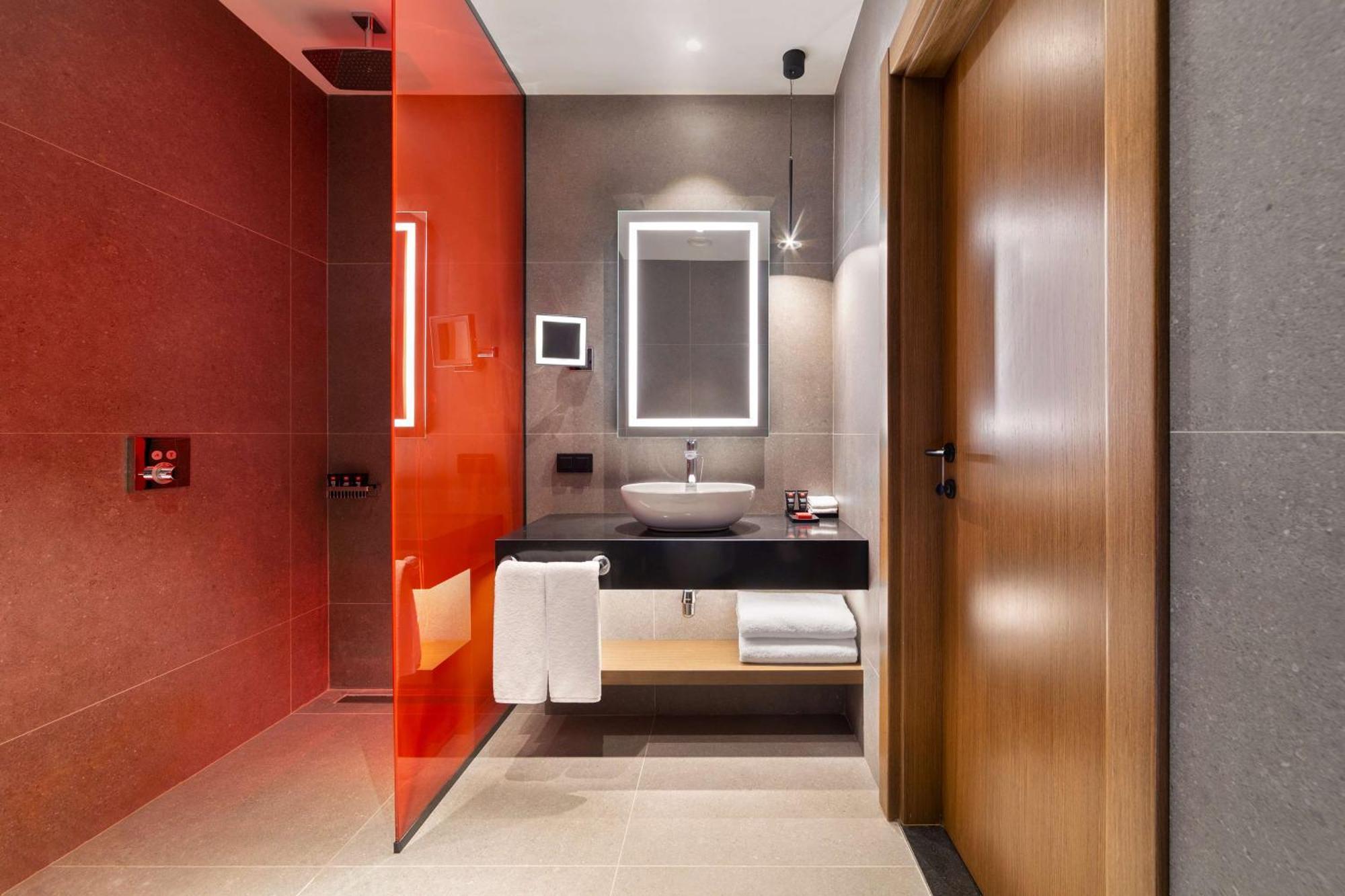 Radisson Red فندق 5*