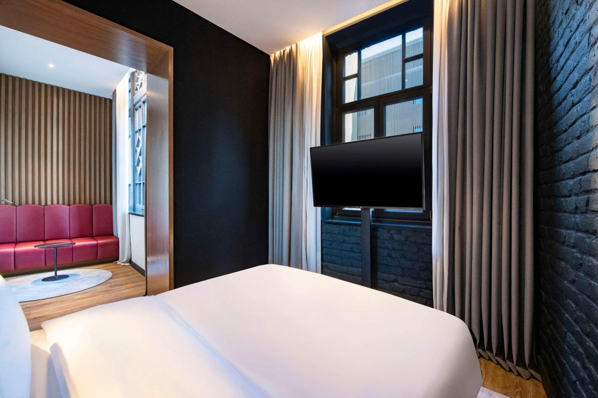 Radisson Red فندق 5*