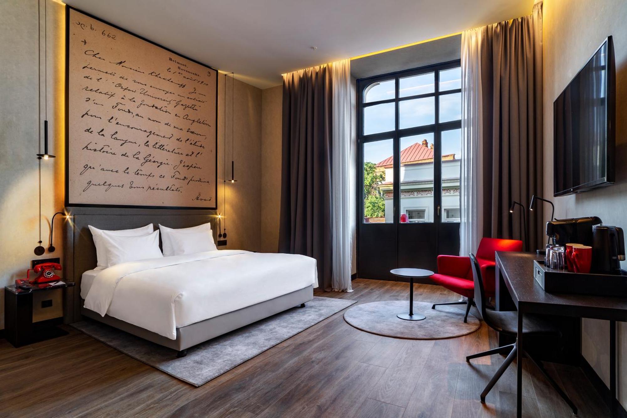 Radisson Red