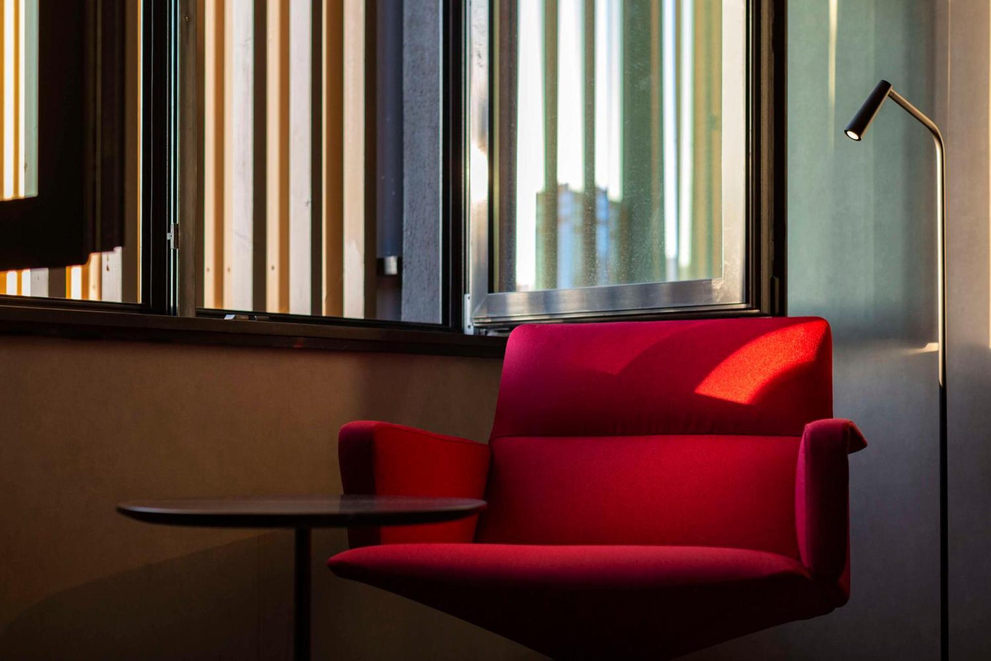 Отель Radisson Red 5*