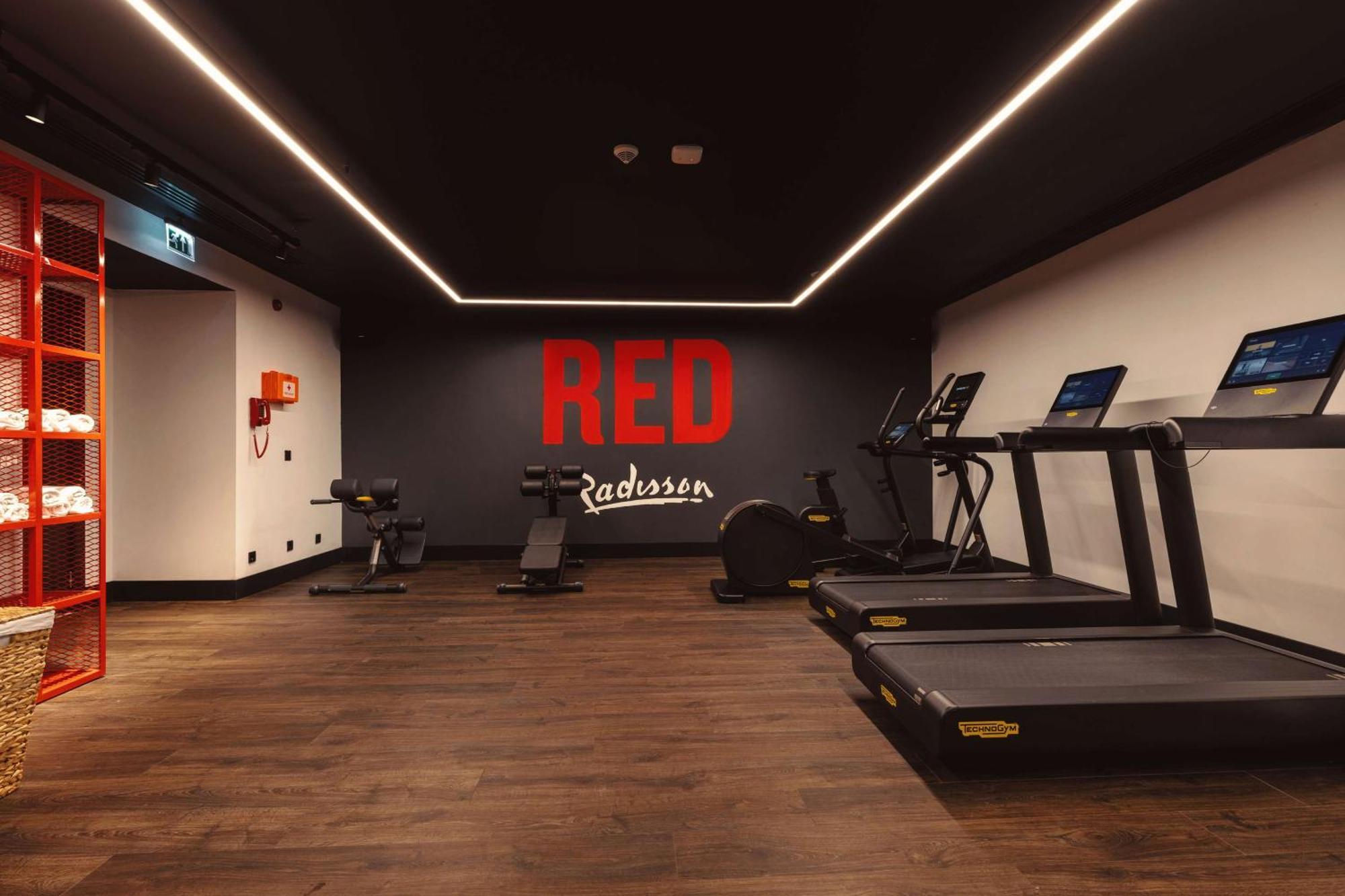 Отель Radisson Red