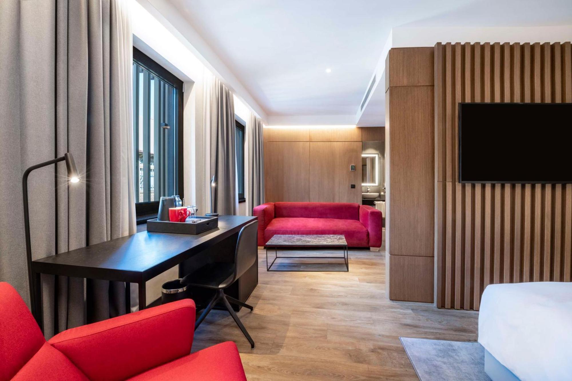 Radisson Red